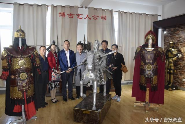 公主岭市书画名家陈晓敏走进东元公司赠送书画